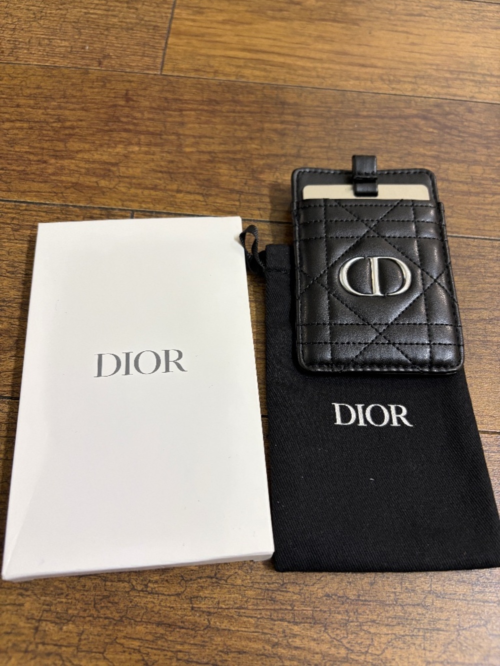 Dior - Picture 1 of 5